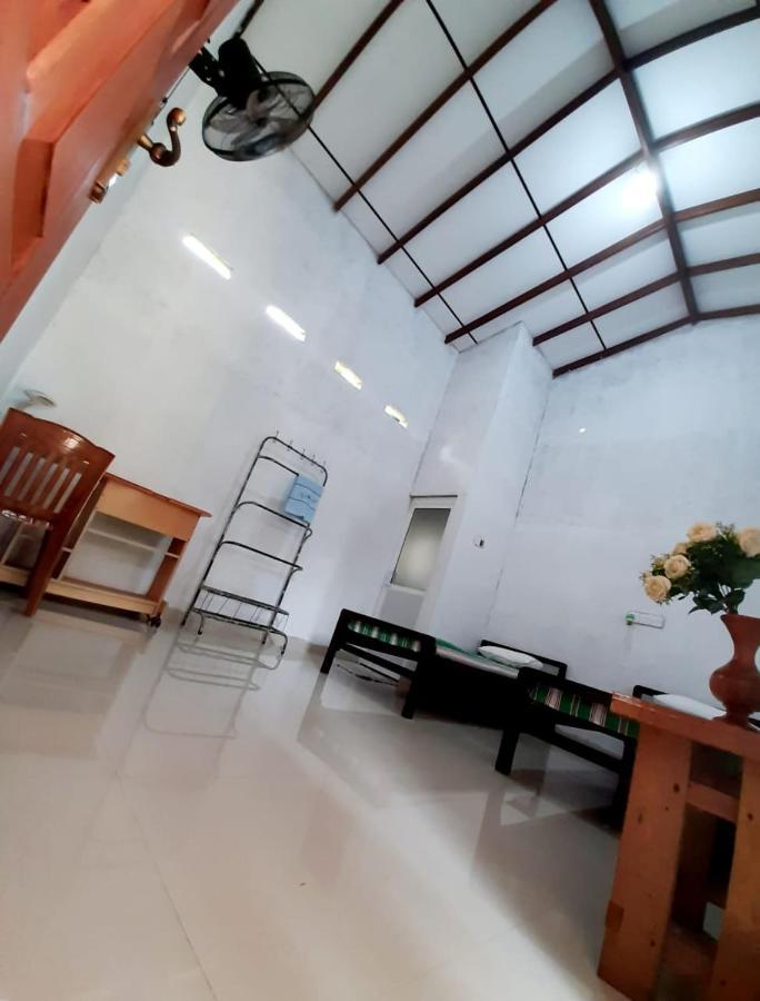 Sanithu Homestay And Villa 高尔 外观 照片